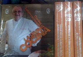 LA DIVINA COCINA. COCINA INTERNACIONAL EN HD Y 3D (3 Vols.) + 1 DVD | 176125 | Aparicio Tapia, JUAN MARI ARZAK (Prologo/Varios Autores -/Carlos Aparicio Tapia ( Fotografo)
